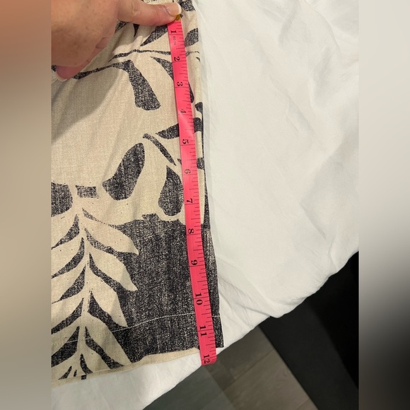 Tommy Bahama XXXL 100% Silk Hawaiian Shirt | Black Beige Floral Camp Button-Down - Picture 8 of 8